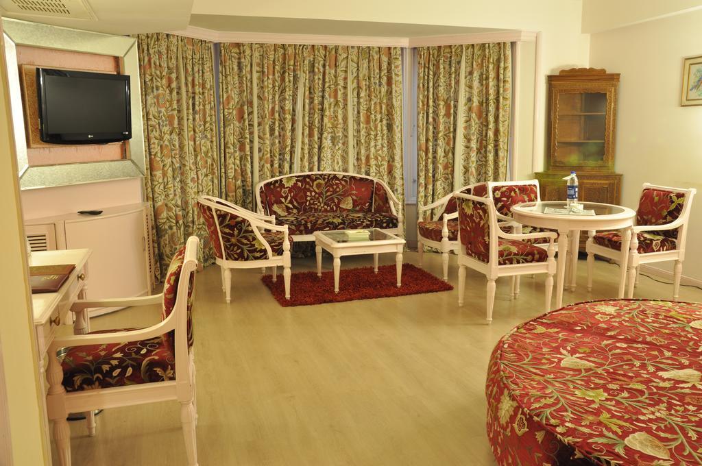 K C Residency, Jammu Hotel Kültér fotó